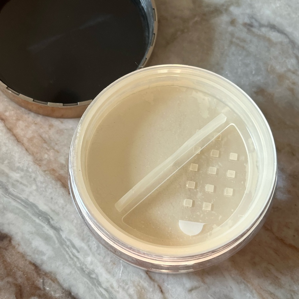 Beauty Bakerie Flour Setting Powder - Oat (Translucent) - Picture 3 of 3